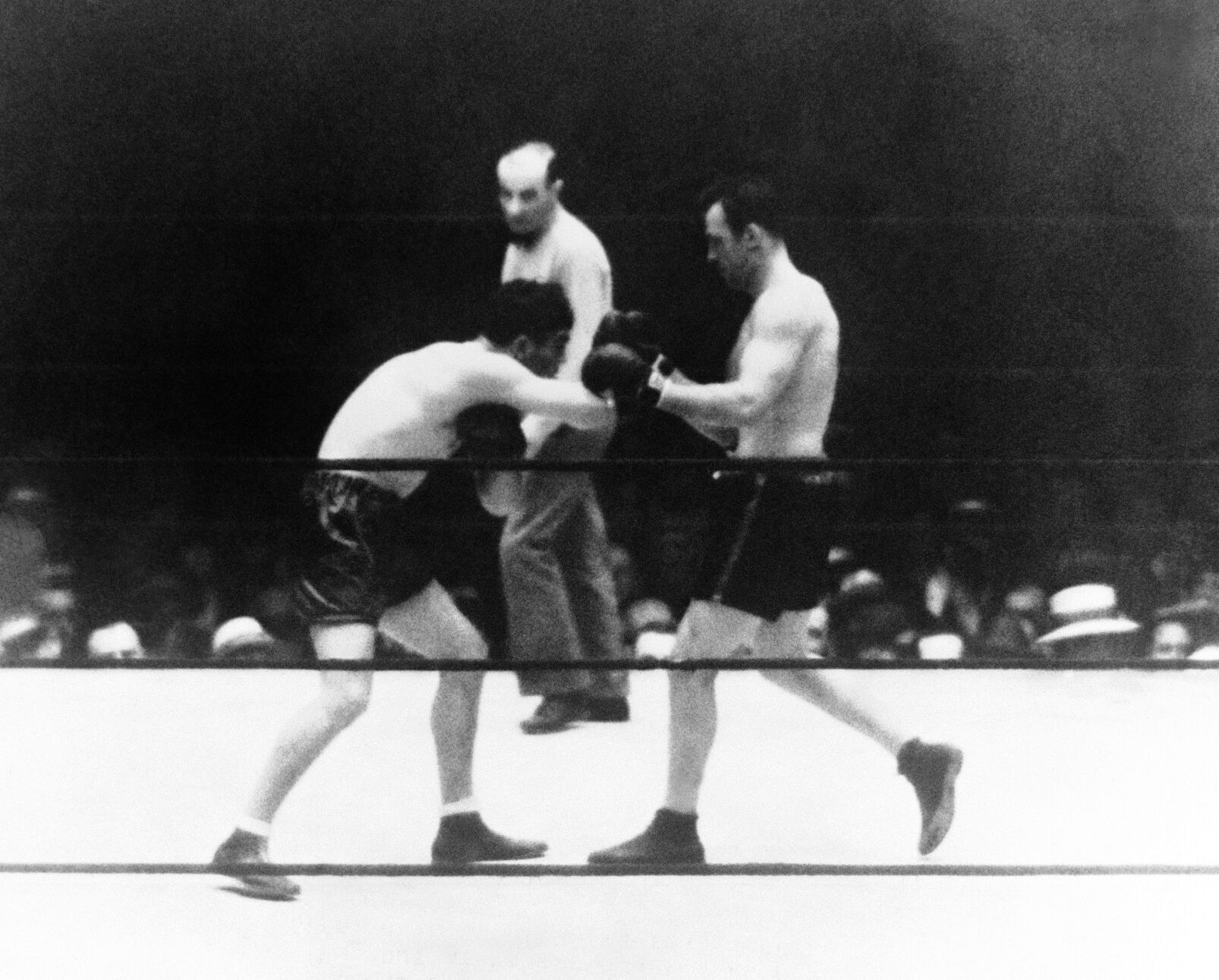 1930: Max Schmeling beats Jack Sharkey for vacant heavyweight title